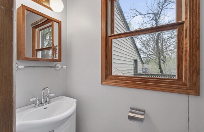 Building Photo - Charming 4-Bedroom Blaine Home with Hardwood Elegance & 2 Full Baths - 1,620 Sq Ft of Comfort!