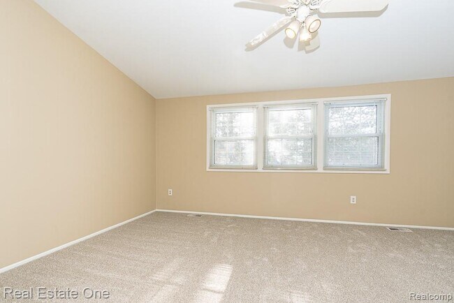 Building Photo - 5075 Buckingham Pl Dr