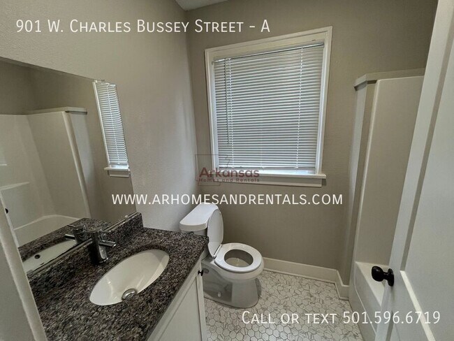 Building Photo - 901 W Charles Bussey Ave