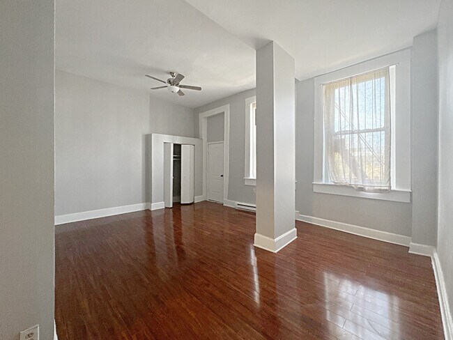 Building Photo - 1812 McCulloh St