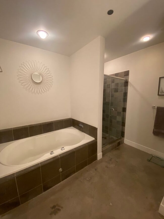 Building Photo - Stunning Fully Furnished Loft with Breatht...