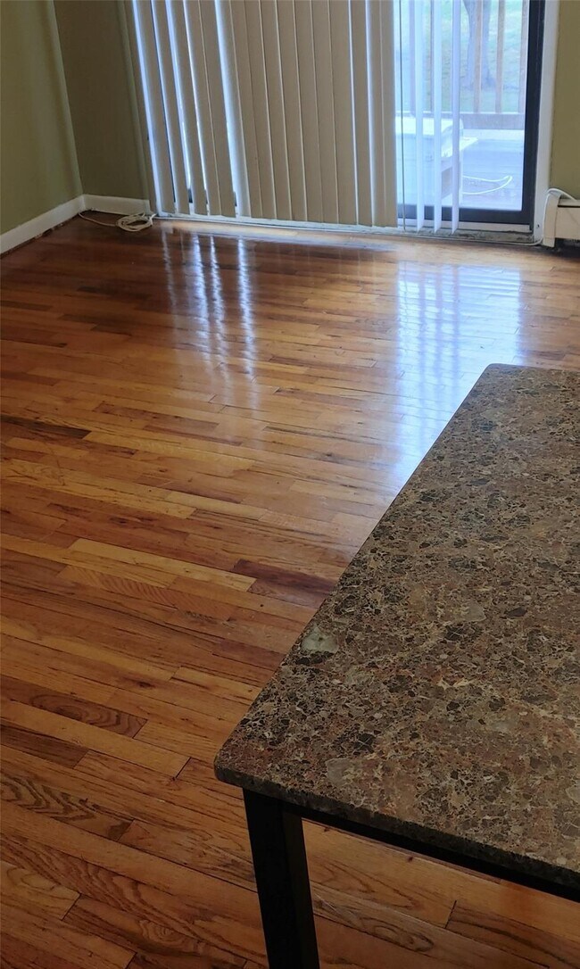 Building Photo - 106 Union Rd