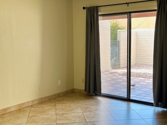 Building Photo - 2256 E Camino Cancion