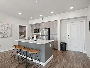 Building Photo - 1980 E Broadway Rd