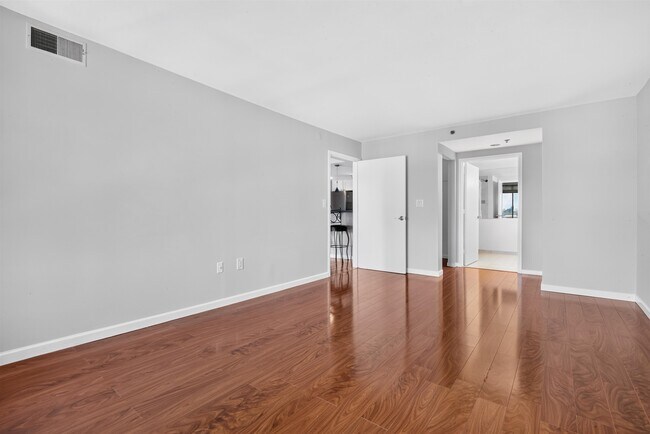 Building Photo - 700 1st St