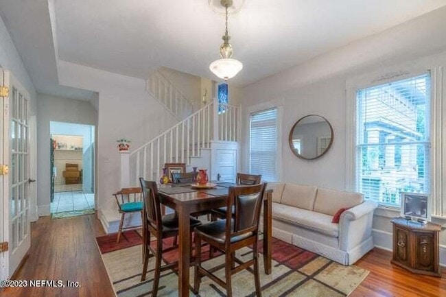 Building Photo - 440 E 6th St