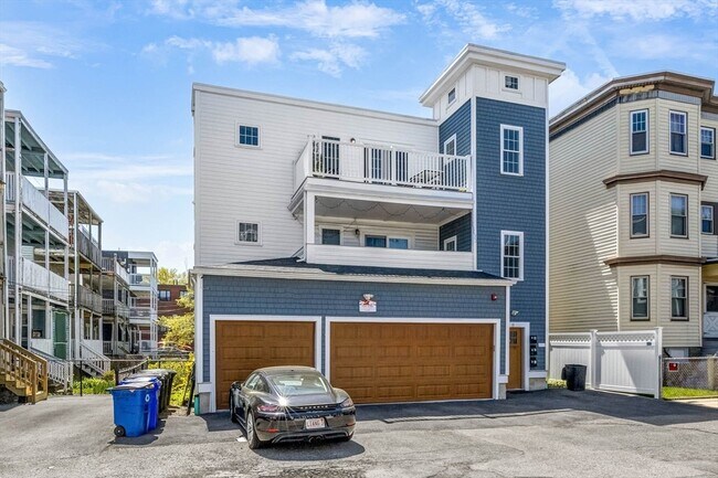 Building Photo - 8 W Bellflower St