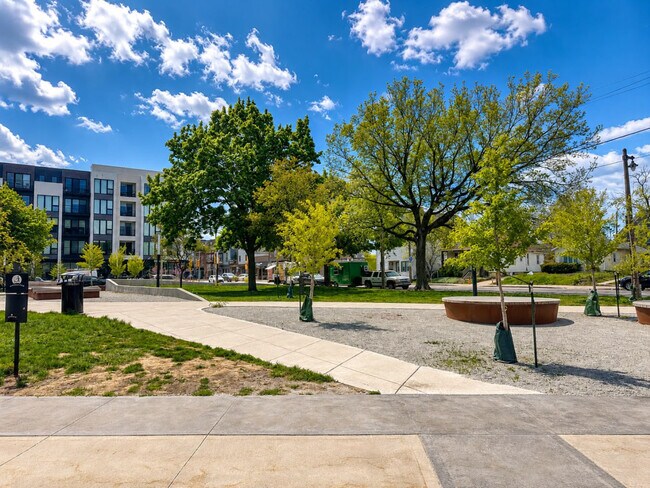 Building Photo - 2160 S Kinnickinnic Ave