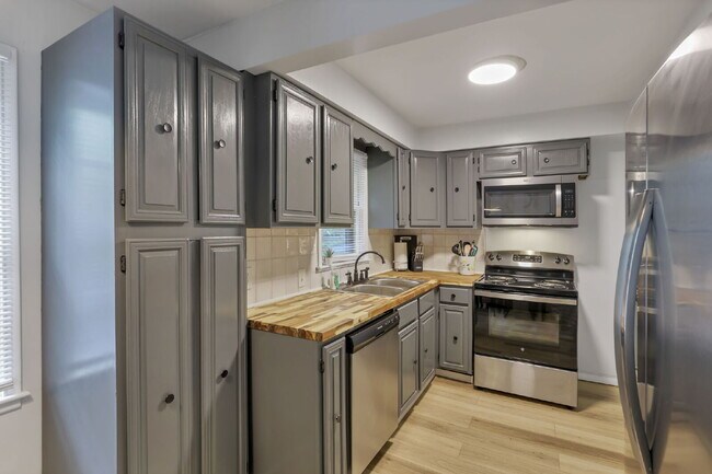 Building Photo - Beautifully Updated 3-Bedroom Home – Spacious, Modern, and Move-In Ready!