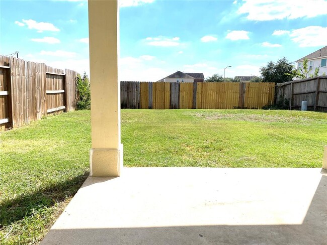 Building Photo - 11331 Log Cabin Ln