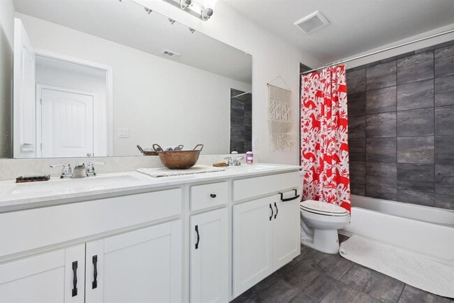 Building Photo - 2204 Land Grant Wy