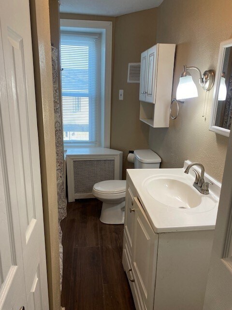 Building Photo - 7036 Ridge Ave