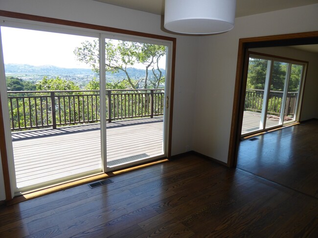 Building Photo - MODERN FOUR BEDROOM HOME IN THE GREENBRAE ...