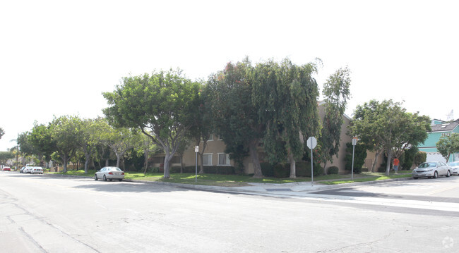 Primary Photo - 519 19th St
