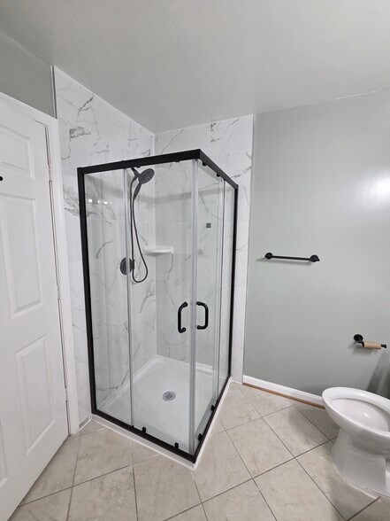bath 1 - 11009 Kinship Ct