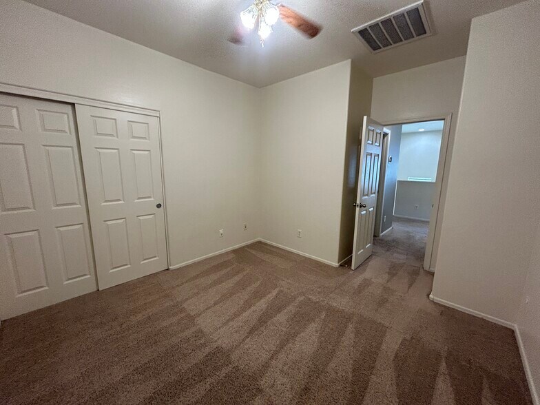 Building Photo - 3161 S Southwind Dr