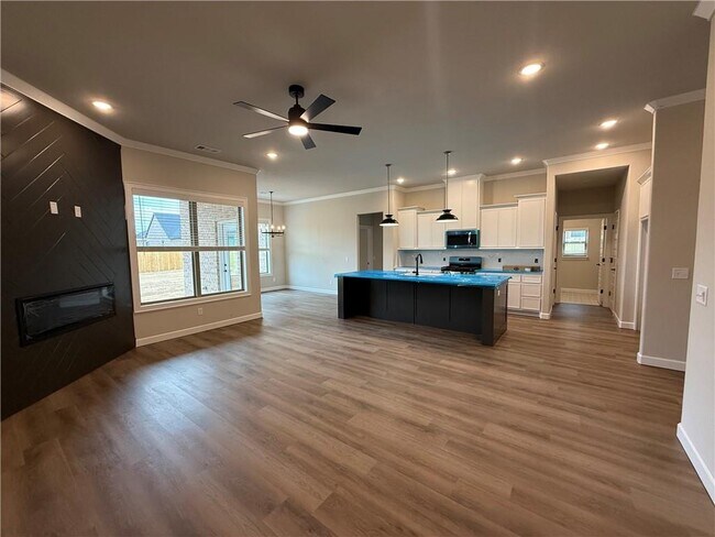 Building Photo - 1900 Farmer St