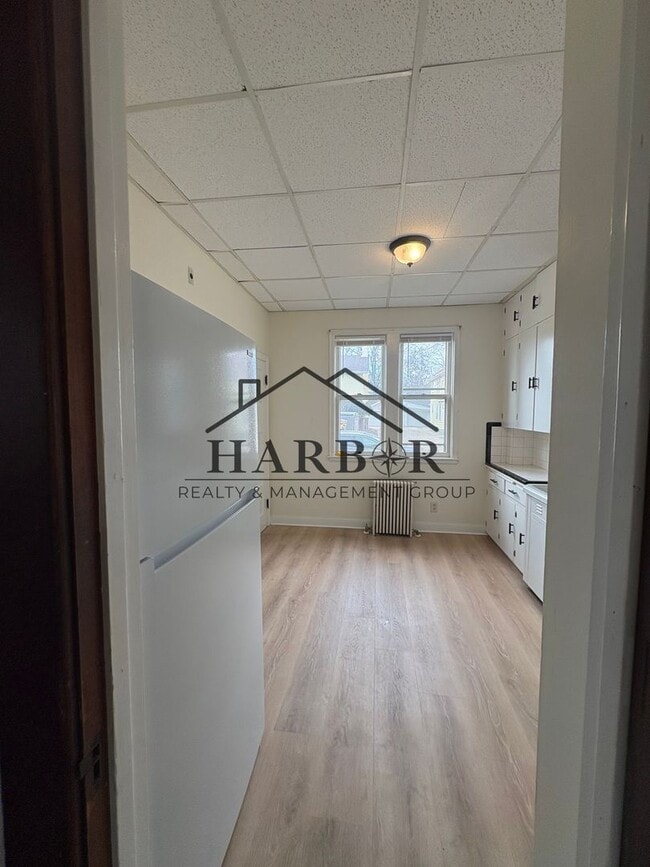 Building Photo - 711 1st Dr NW