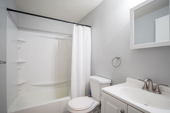 Building Photo - 1133-1135 N Westfield Street