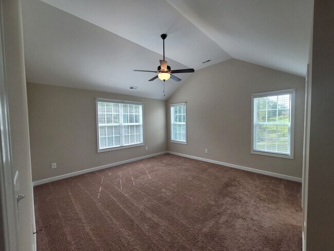 Building Photo - Beautiful 2 Story Home Located Outside of Fayetteville and Fort Bragg!