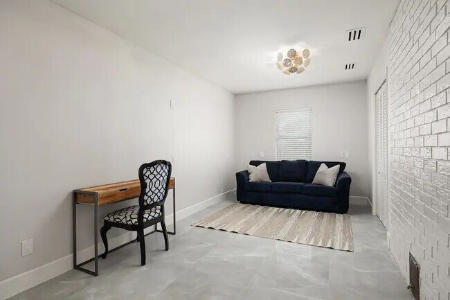 Building Photo - 312 Xanthisma Ave