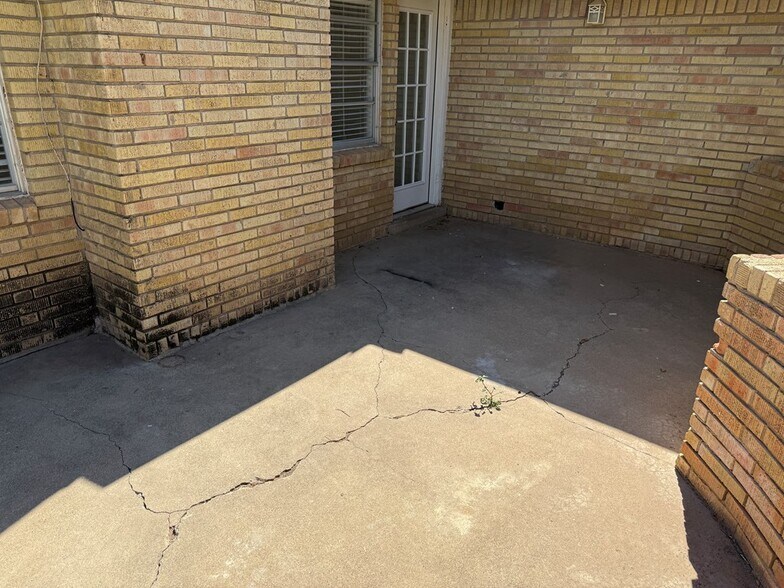 Building Photo - 3821 E Everglade Ave