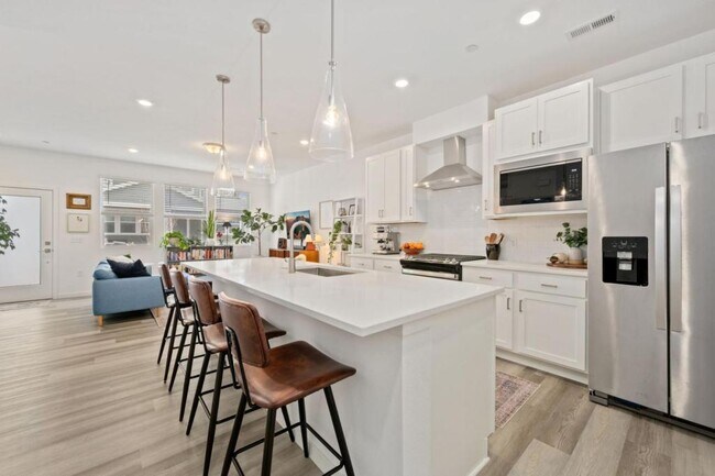 Building Photo - 748 Silver Maple Ln