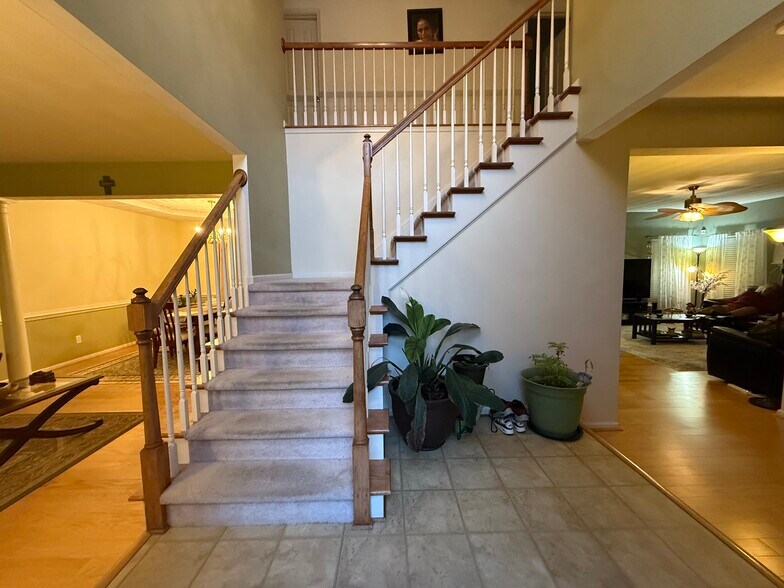 Foyer - 1308 Crosswood Ln