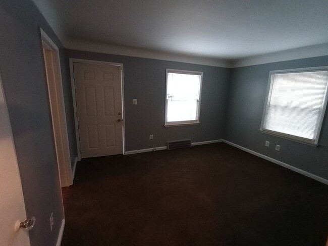 Building Photo - 2 Bedroom 1 Bathroom Eastpointe Ranch Home...