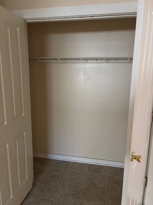 Building Photo - 209 E Duffy St