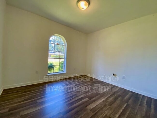 Building Photo - 121 Tooke Dr