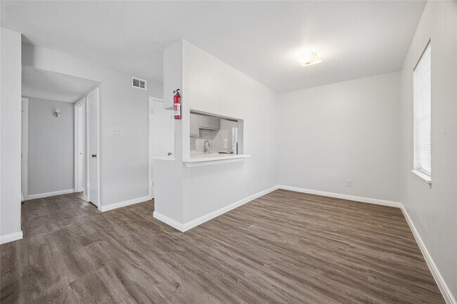 Building Photo - 1716 Crownover Rd