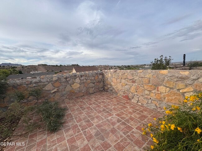 Building Photo - 6700 Hermoso Del Sol Dr