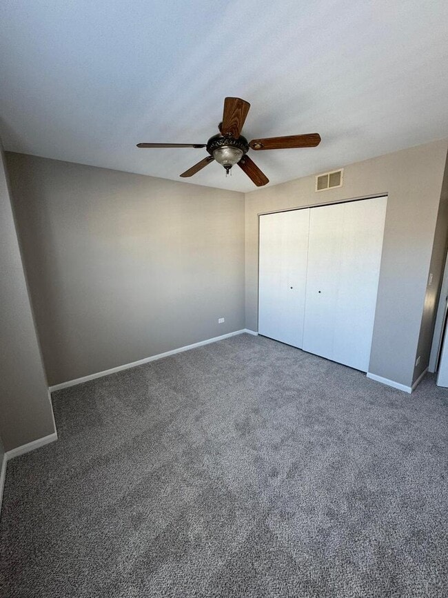 Building Photo - 689 E Whispering Oaks Ct