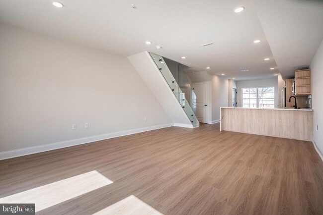 Building Photo - 4094 LESLIE Ln