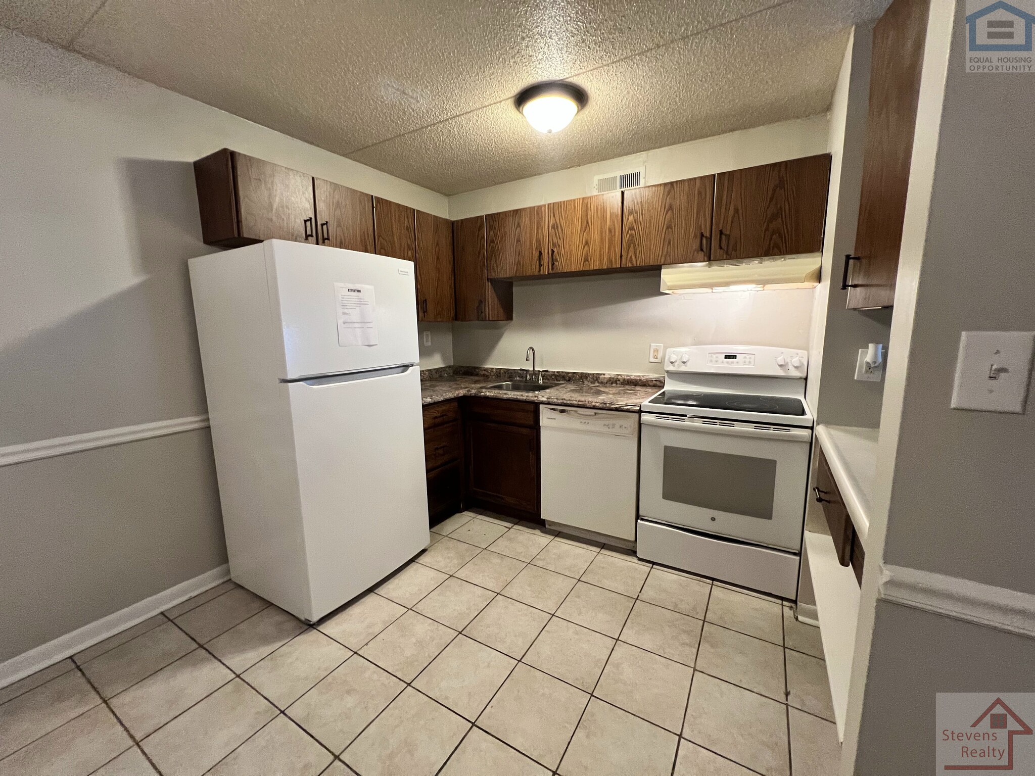 Building Photo - 915 S Seminole Dr