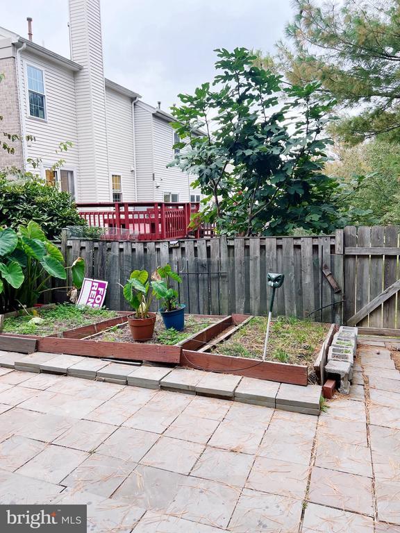 Building Photo - 6 Lazy Hollow Way