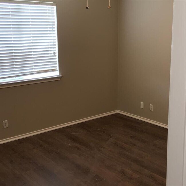 Building Photo - 334 Precipice Way