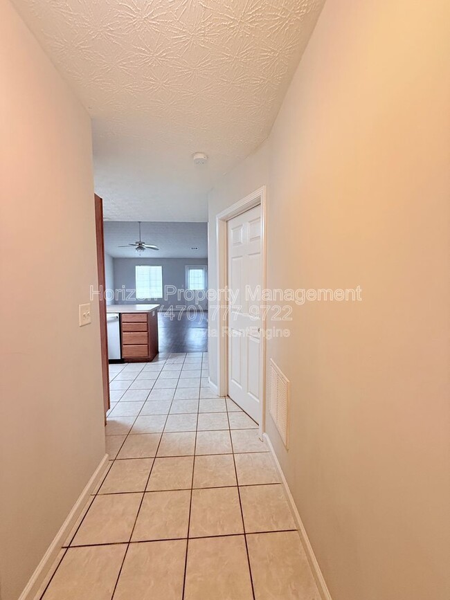 Building Photo - 4003 Hidden Hollow Dr