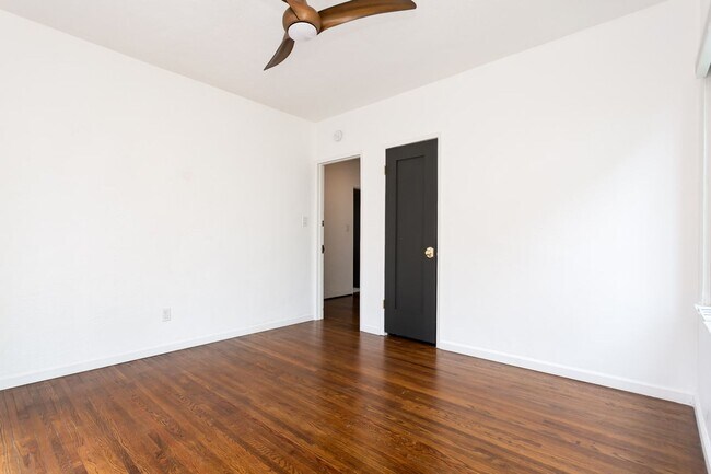 Building Photo - 4762 E Mountain View Dr
