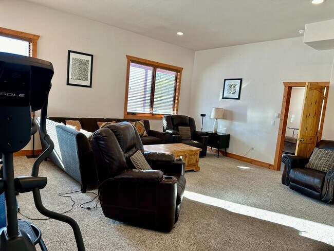 Building Photo - 33 Timberline Dr
