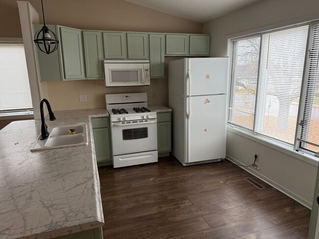 Building Photo - 3 Bedroom, 3 Bath Home for rent Close to t...