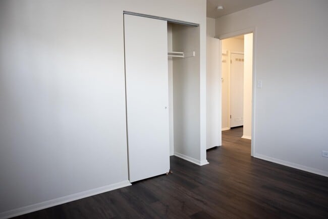 Building Photo - 423 Fairlawn Dr