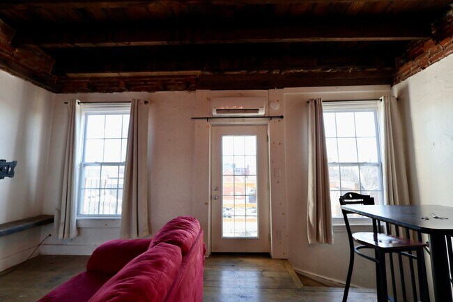 Building Photo - 343 N Mulberry St