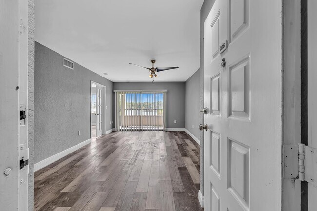 Building Photo - 2803 N Oakland Forest Dr