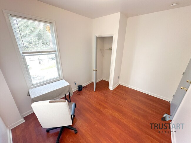 Building Photo - 8 bedroom house in North Central Philadelp...
