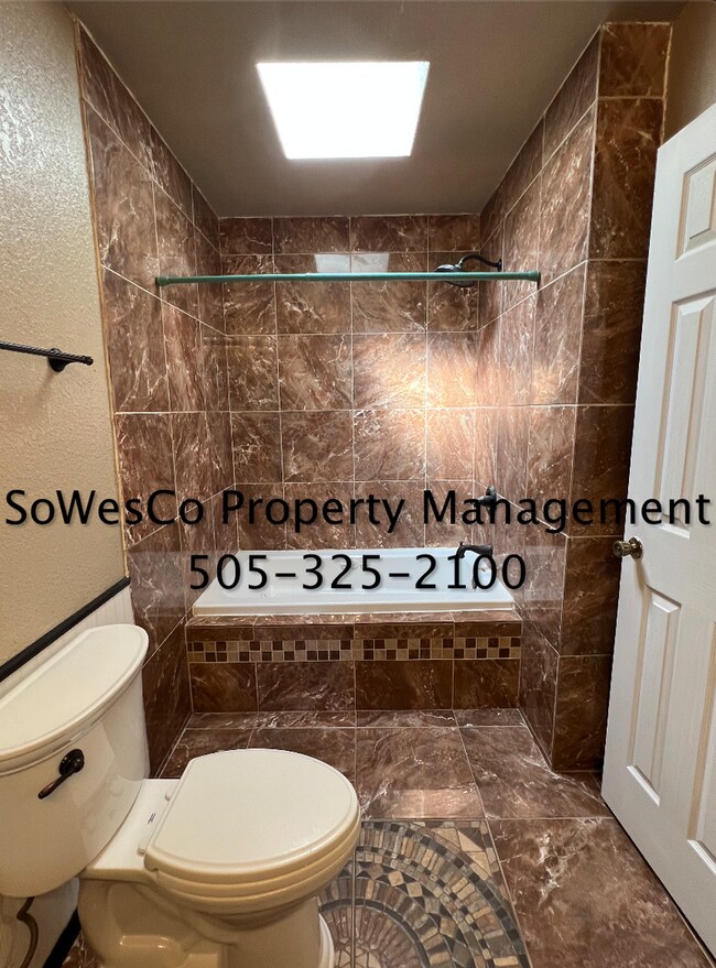 Building Photo - 3 Bedroom Home, Near Target with Garage (Small Dogs Allowed)