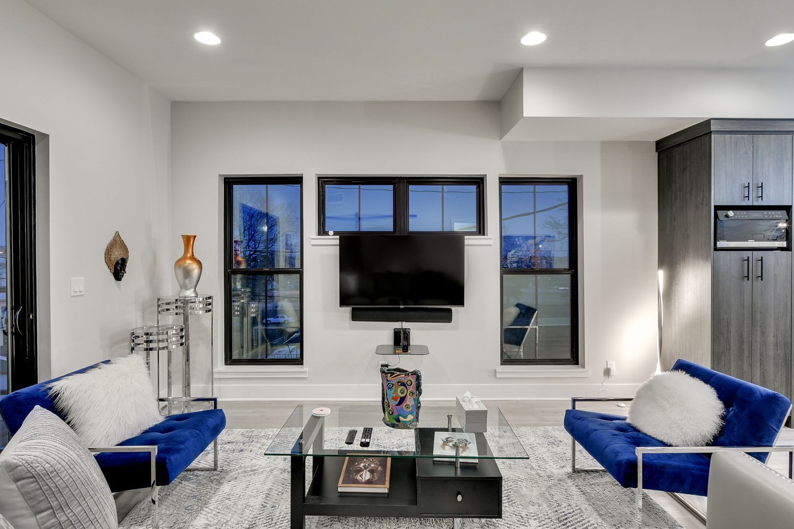 Flat screen TV's throughout - 1013 Park Ave