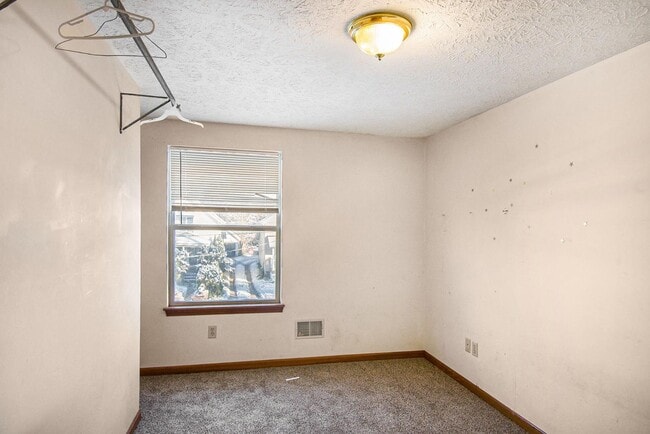 Building Photo - 528 Avon St