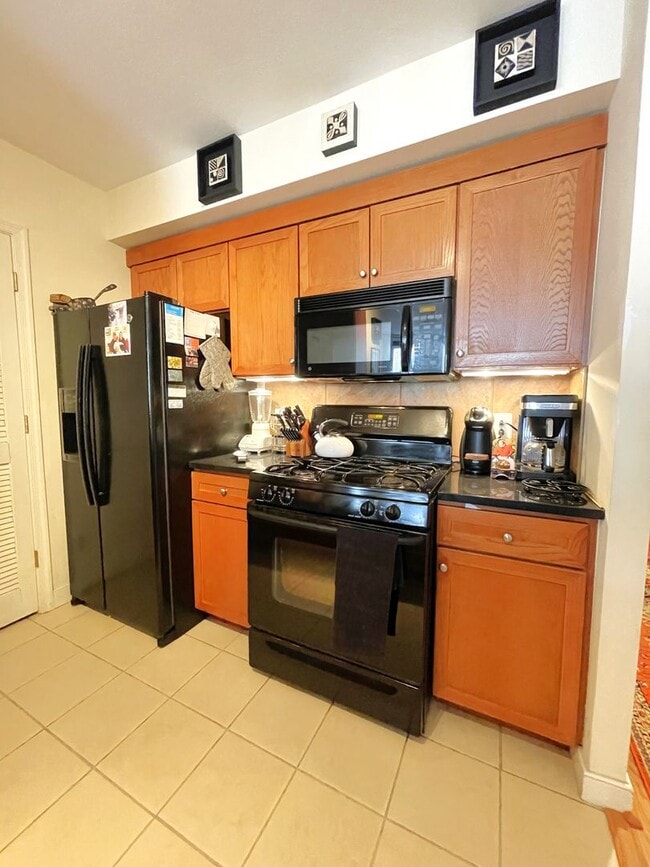 Building Photo - Luxurious living in Penn Quarter